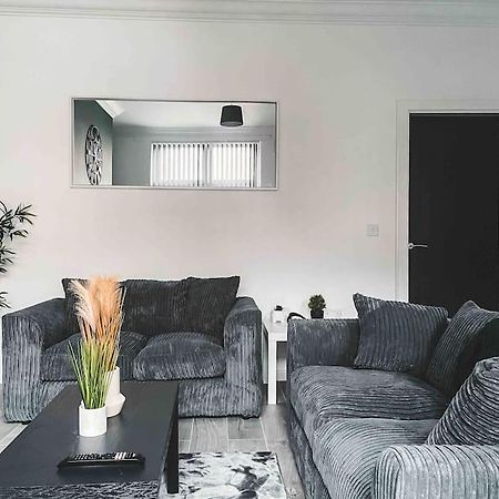 Comfortable Home In Bolton Farnworth Buitenkant foto