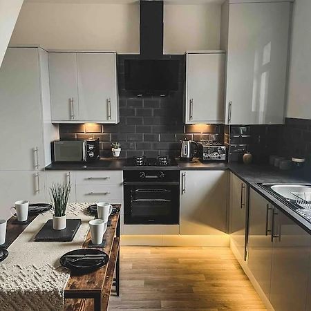 Comfortable Home In Bolton Farnworth Buitenkant foto