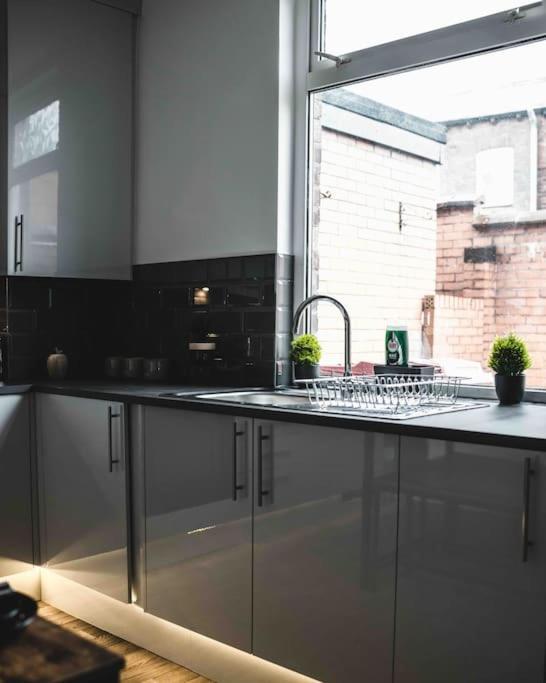 Comfortable Home In Bolton Farnworth Buitenkant foto