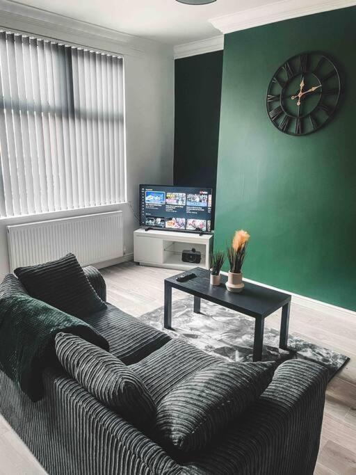 Comfortable Home In Bolton Farnworth Buitenkant foto