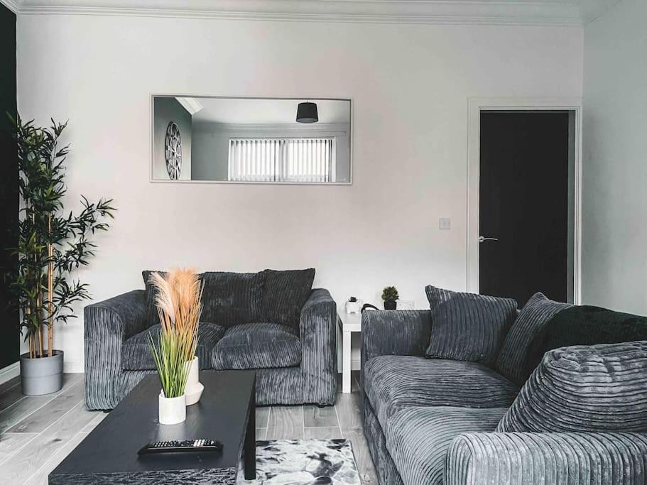 Comfortable Home In Bolton Farnworth Buitenkant foto