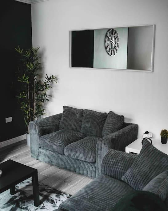 Comfortable Home In Bolton Farnworth Buitenkant foto
