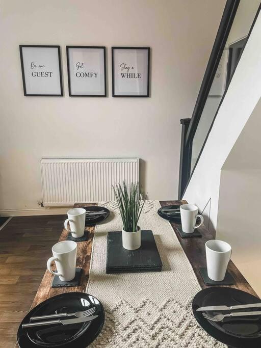 Comfortable Home In Bolton Farnworth Buitenkant foto