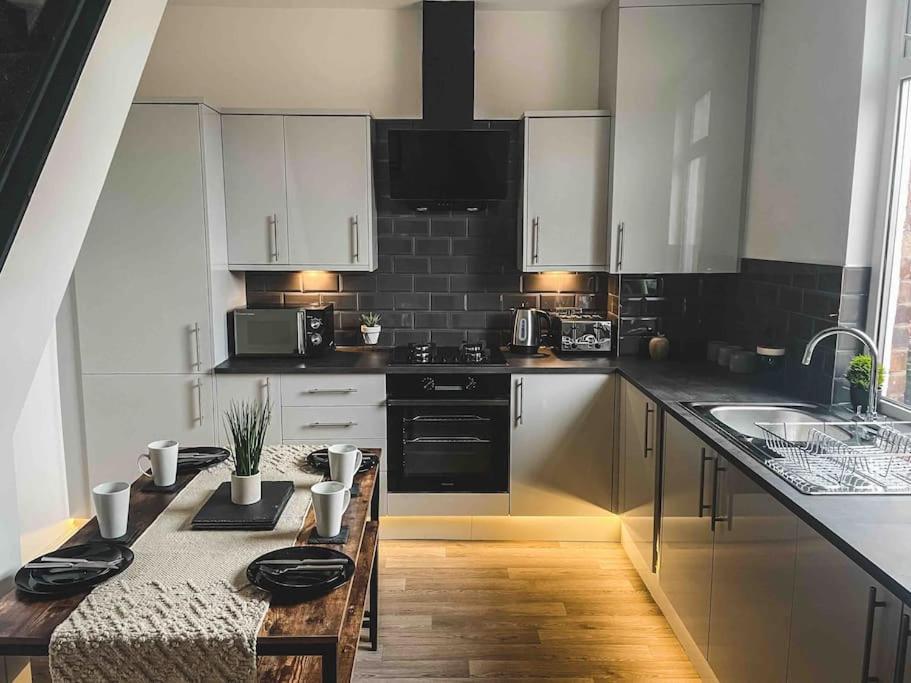 Comfortable Home In Bolton Farnworth Buitenkant foto